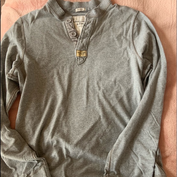 Mens muscle shirt. Size medium. Gray. Good used condition. - Picture 2 of 3